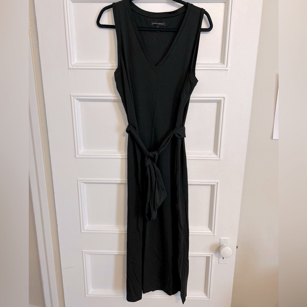 Banana republic Minimalist classic black dress